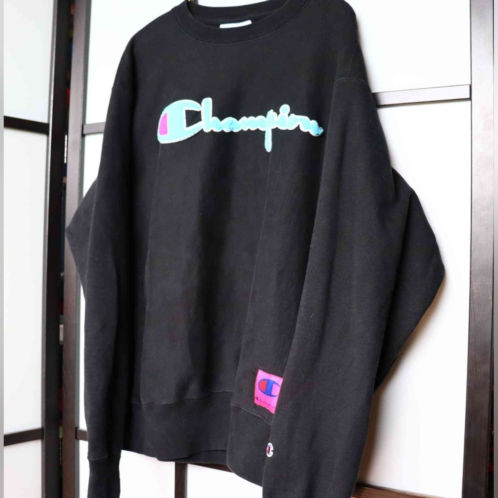 🔮 Champion Reverse Weave Crewneck Sweater–Large. Baby blue and pink embroidered